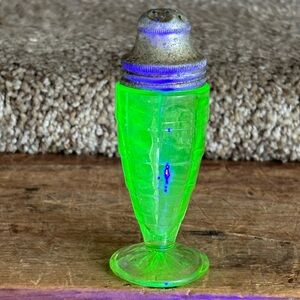 Uranium glass